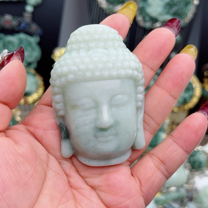 透闪石-蛇纹石玉未镶嵌颈饰