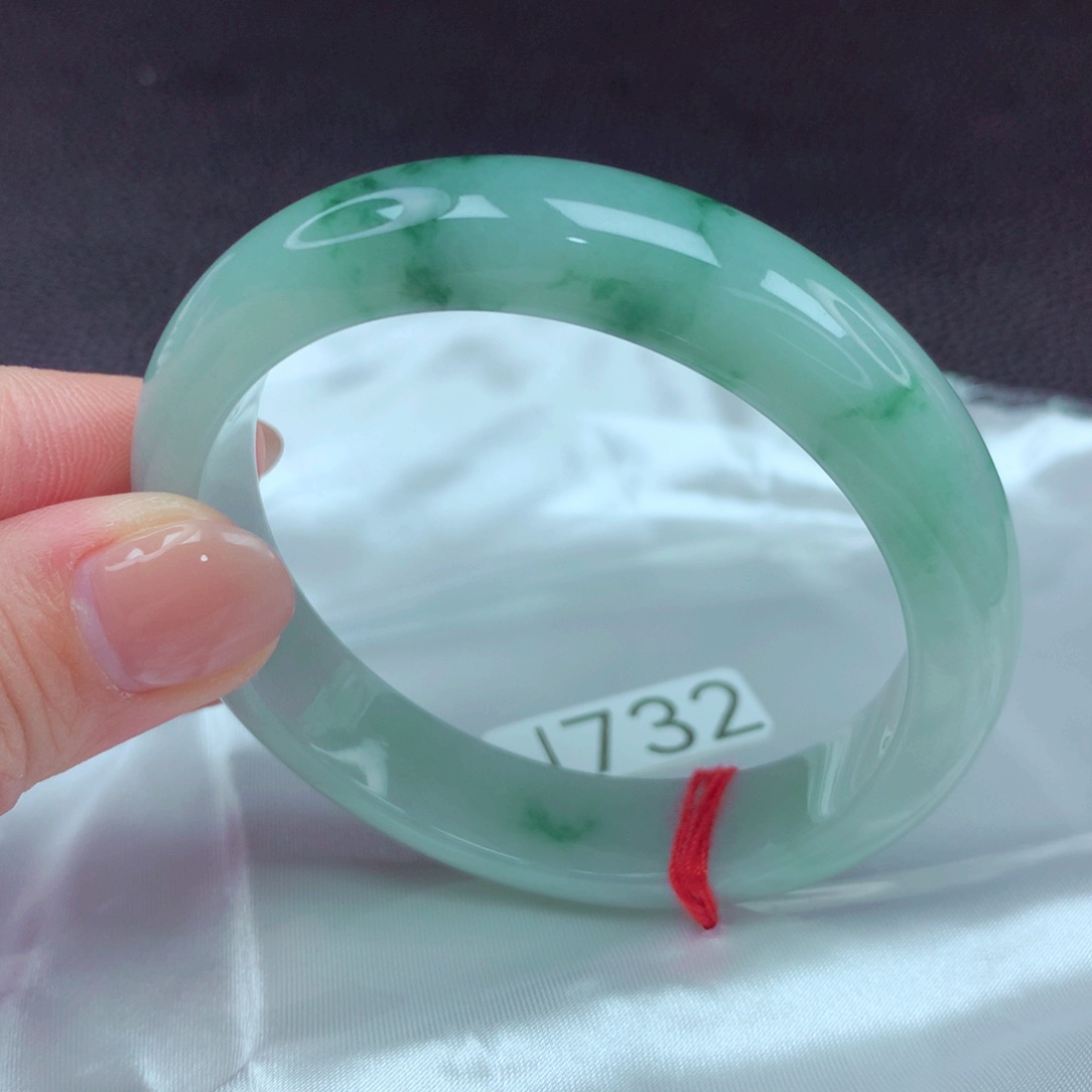 翡翠手镯未镶嵌手镯88