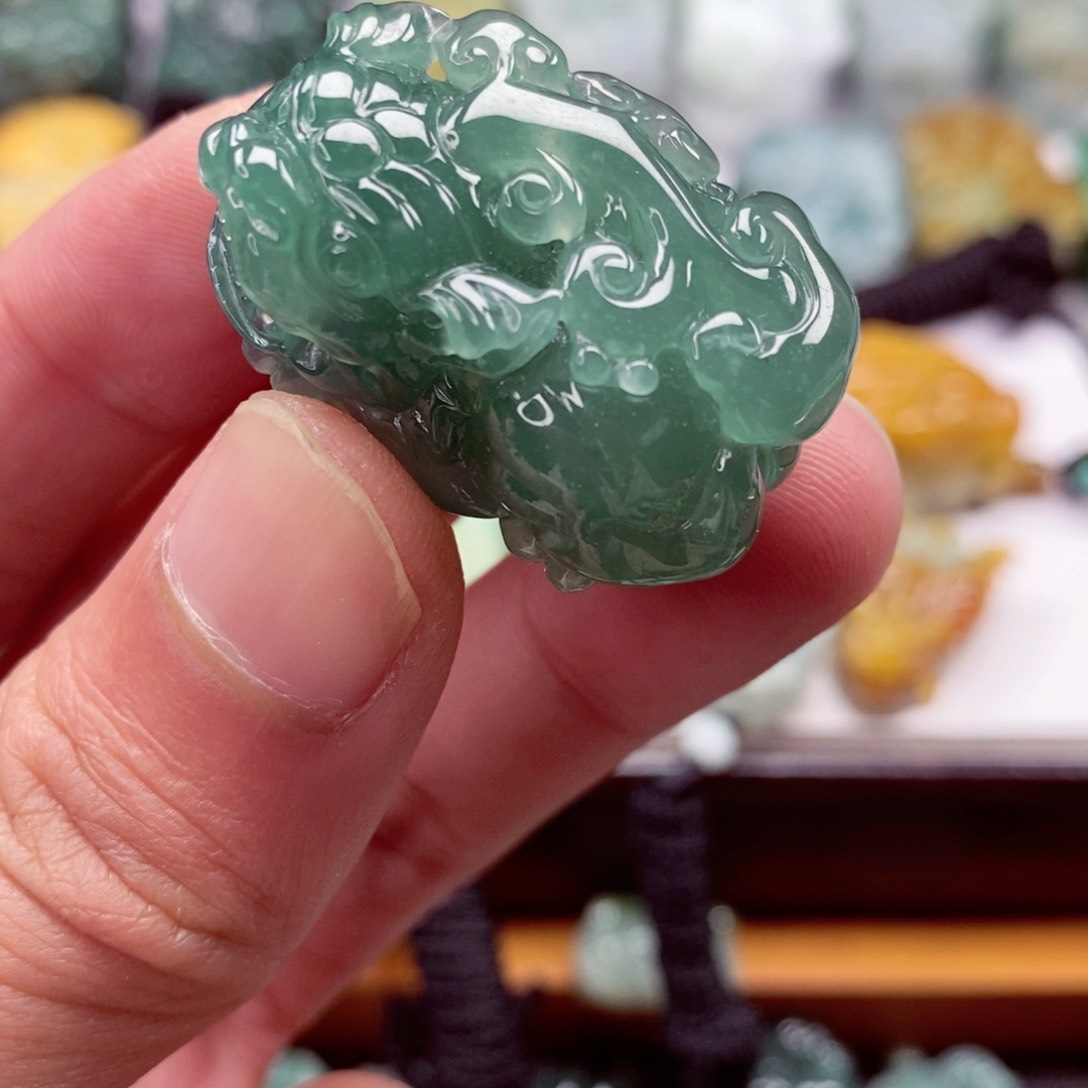 翡翠颈饰未镶嵌翡翠