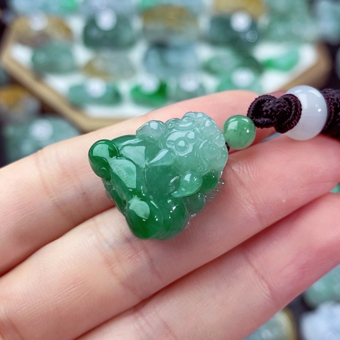 翡翠颈饰未镶嵌天然