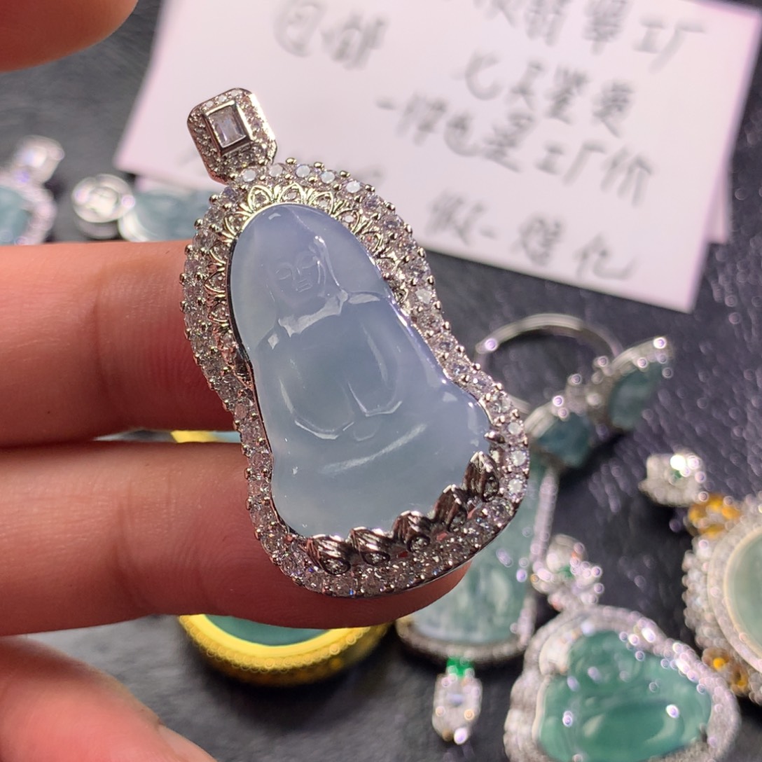 翡翠未镶嵌颈饰素衣