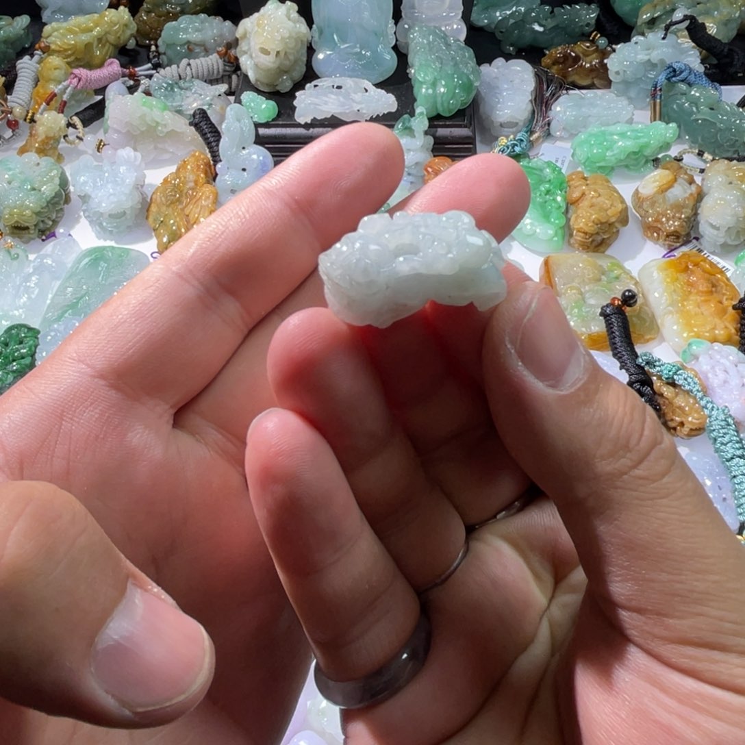 翡翠颈饰未镶嵌天然