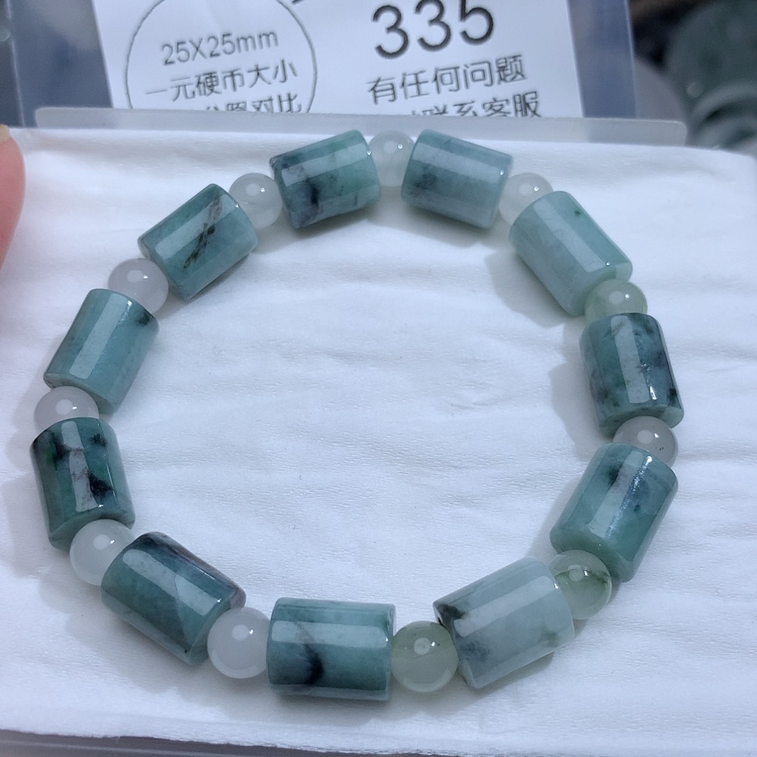 翡翠未镶嵌颈饰335。