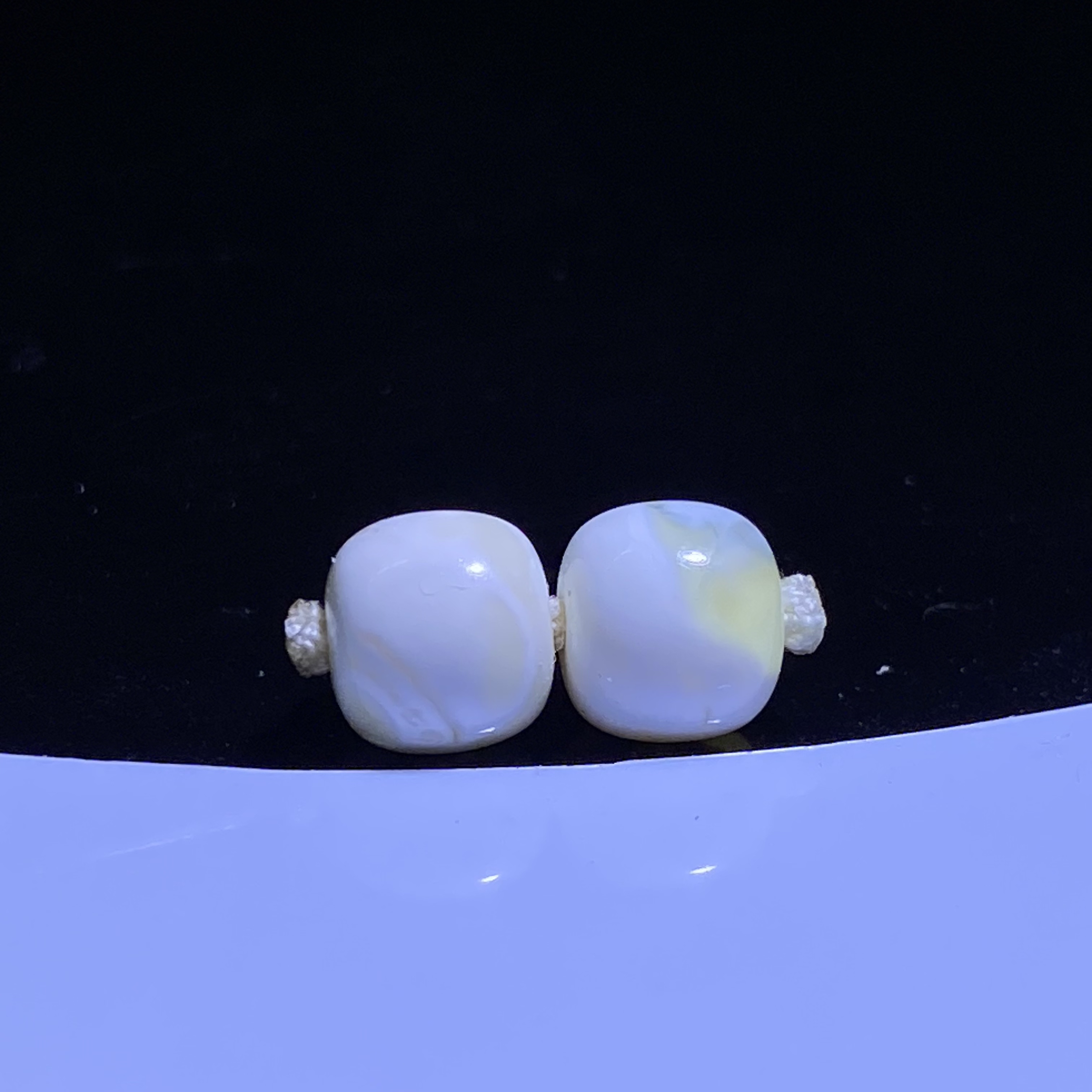漆白蜡溶洞蜜蜡老型对珠7.1mm