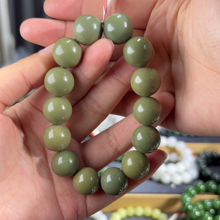 和田玉手串未镶嵌新疆河道沙枣青豆青卡16圆珠