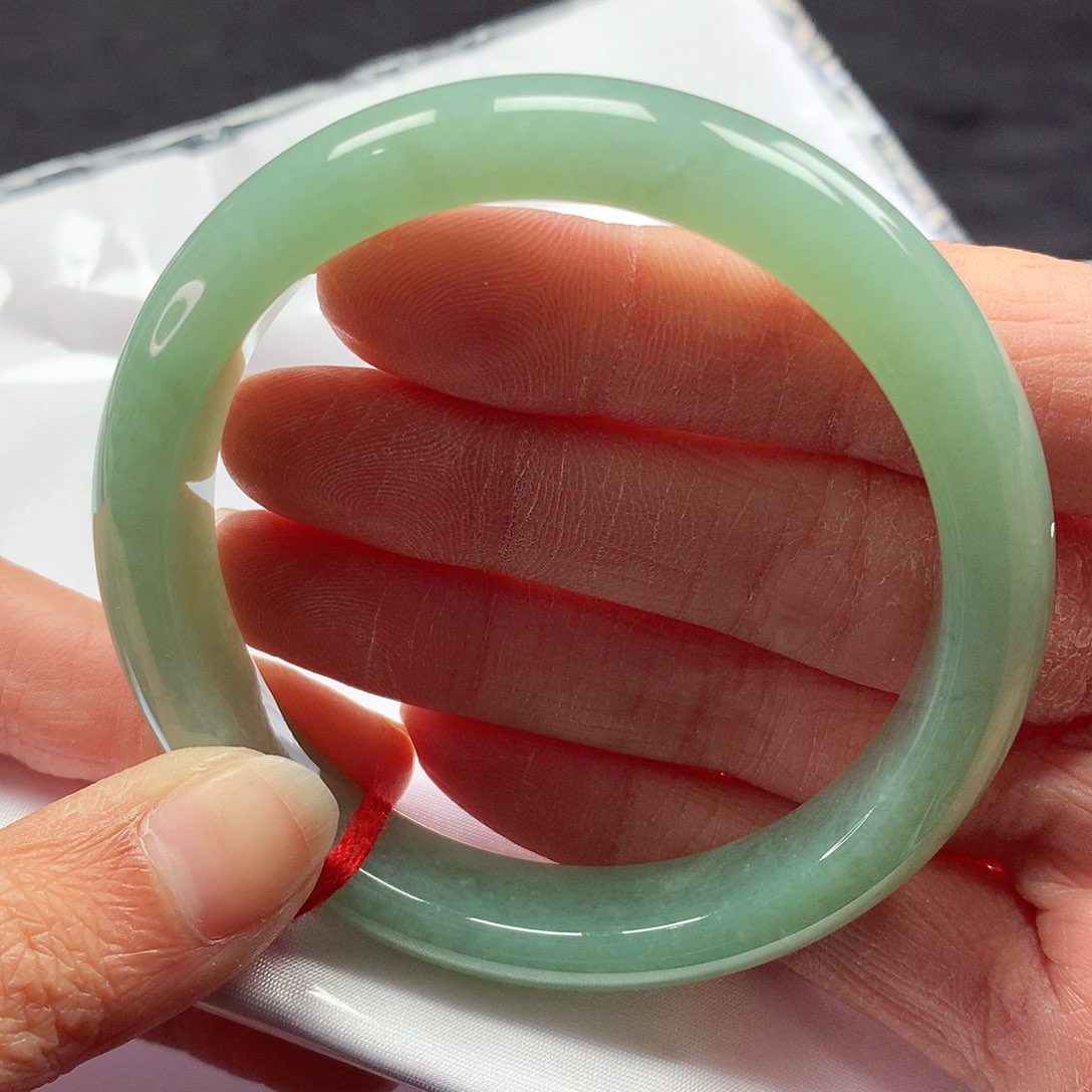 翡翠手镯未镶嵌55圈