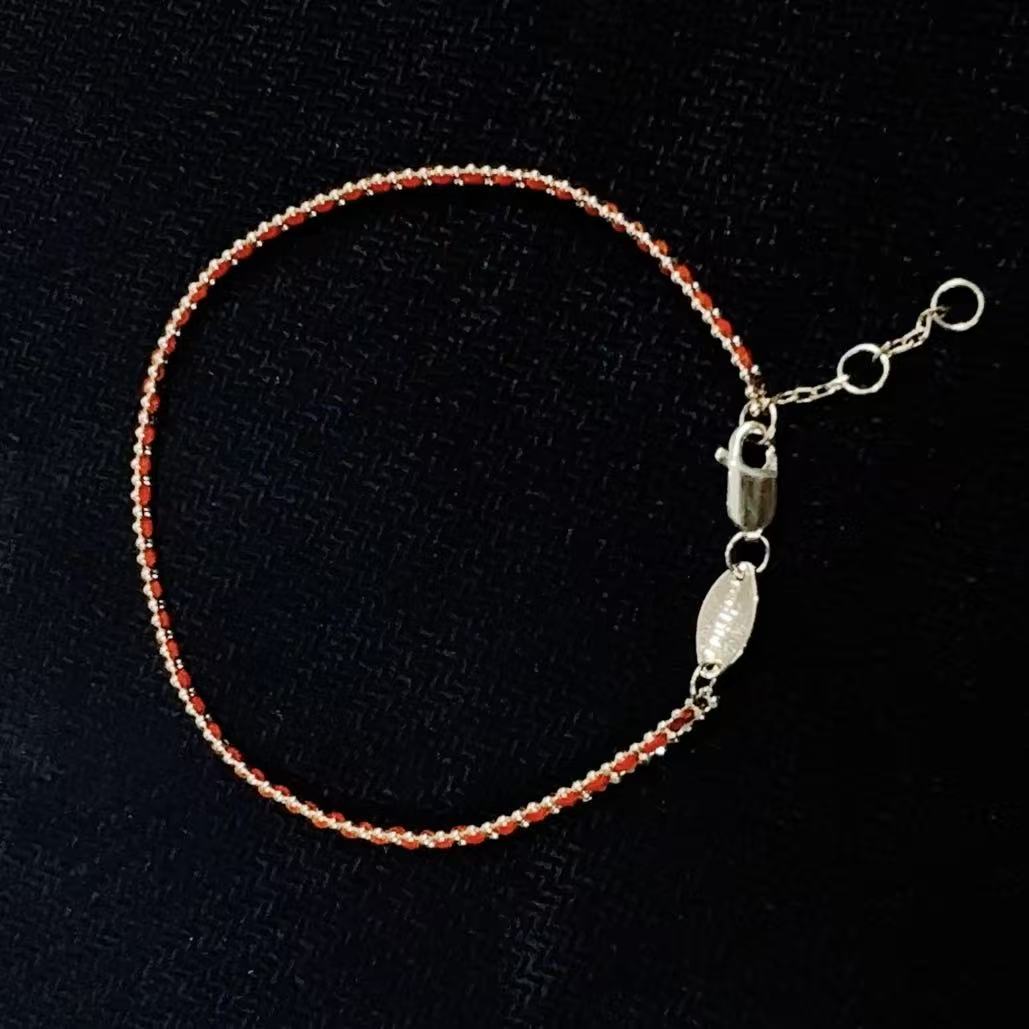 18K金红绳手链 经典气质