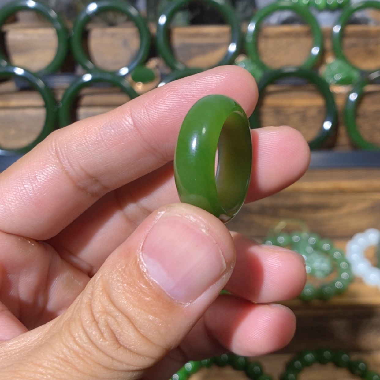 【闪购商品】吊坠(不含链)未镶嵌和田玉?****?俄料阳绿戒圈18/8