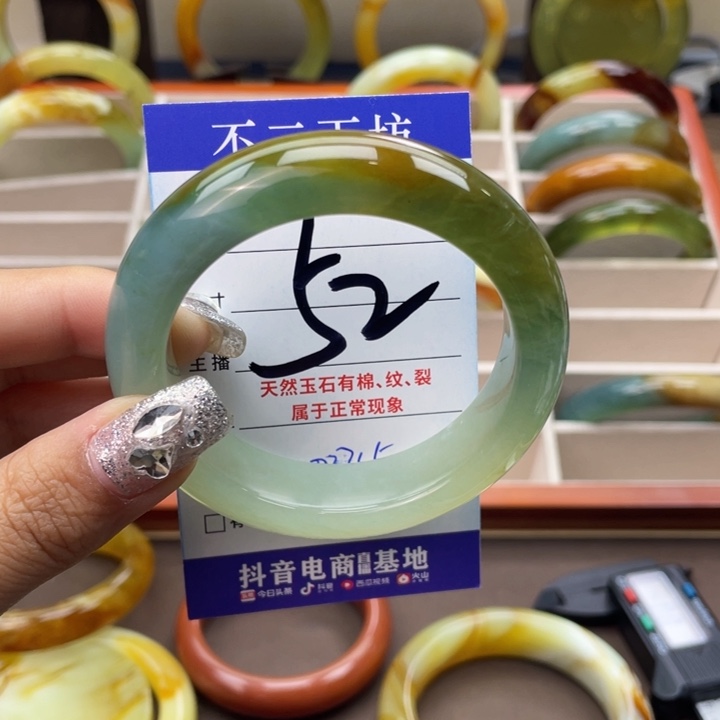 蛇纹石玉手镯未镶嵌行**雾