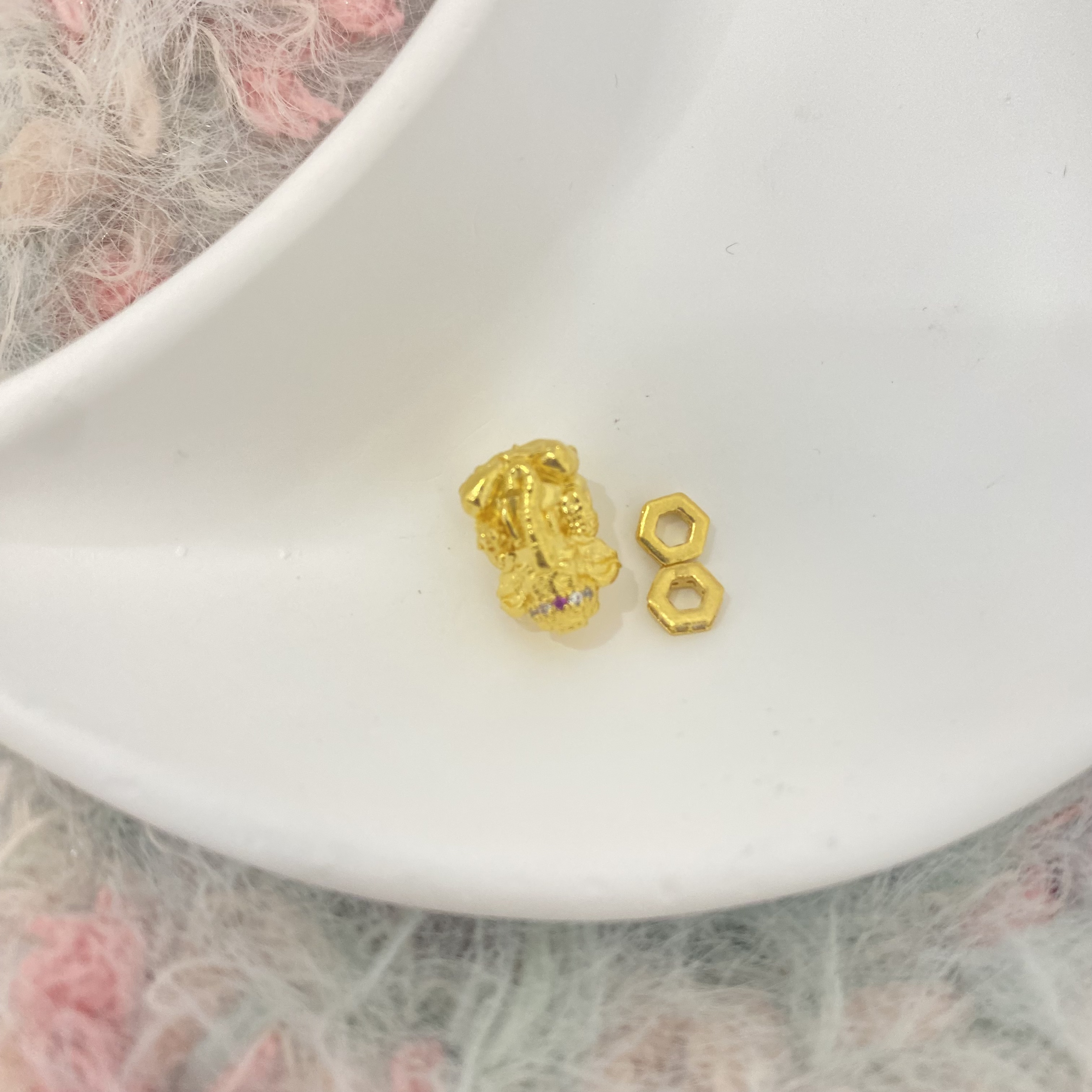 【钟吾黄金】足金999 精致时尚点钻小象中穿跑环