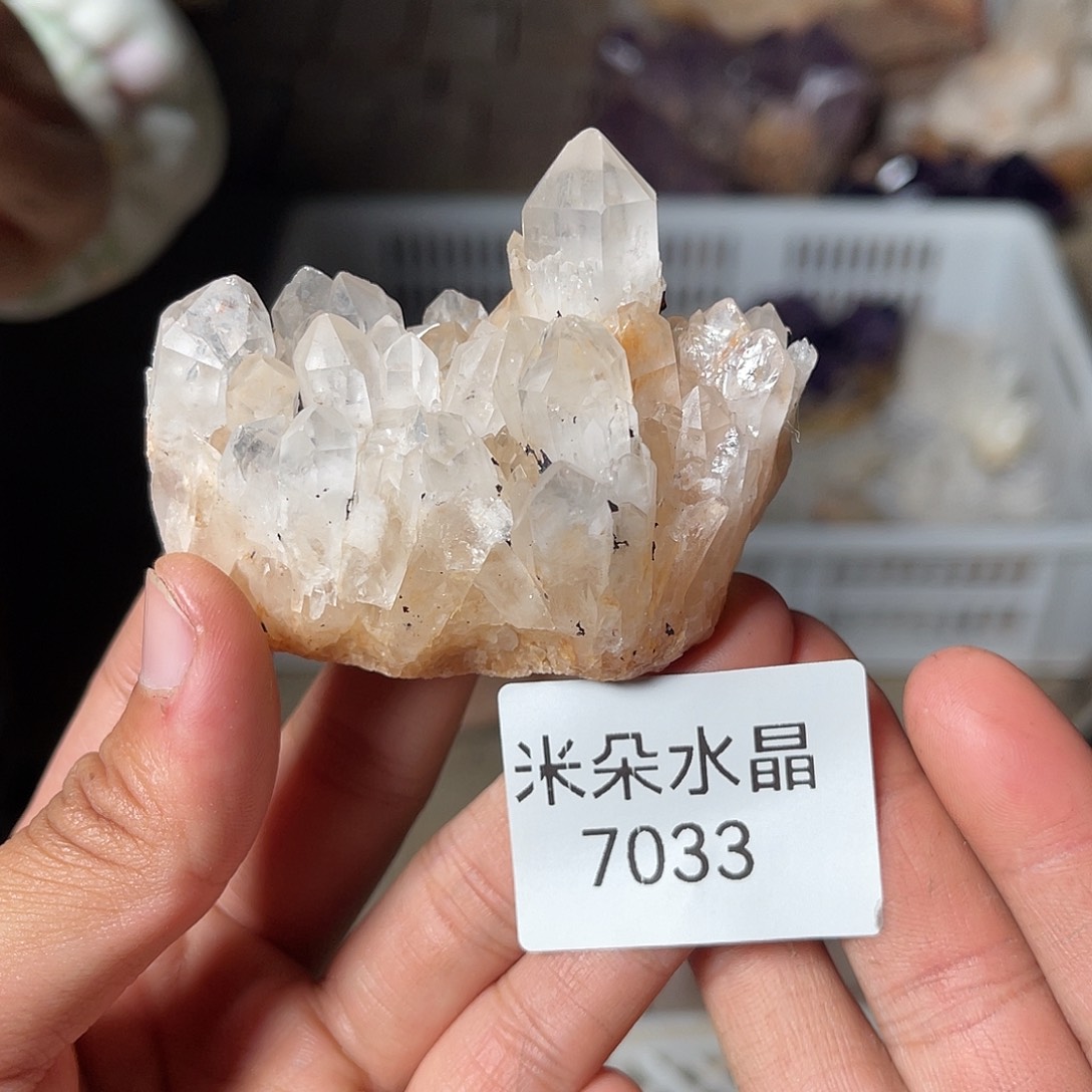 如***是水晶珠宝半成品未镶嵌