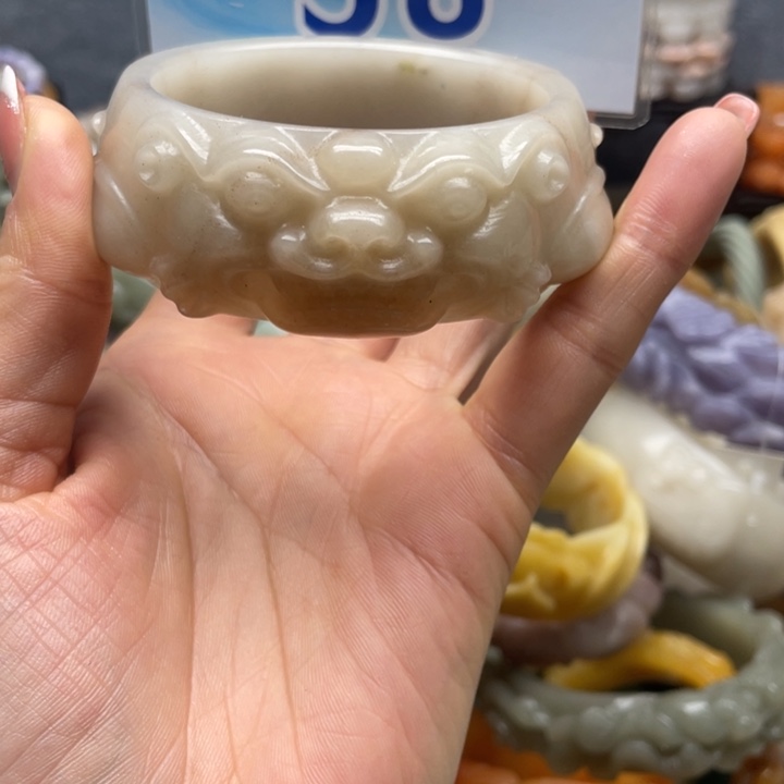 石英岩玉未镶嵌手镯