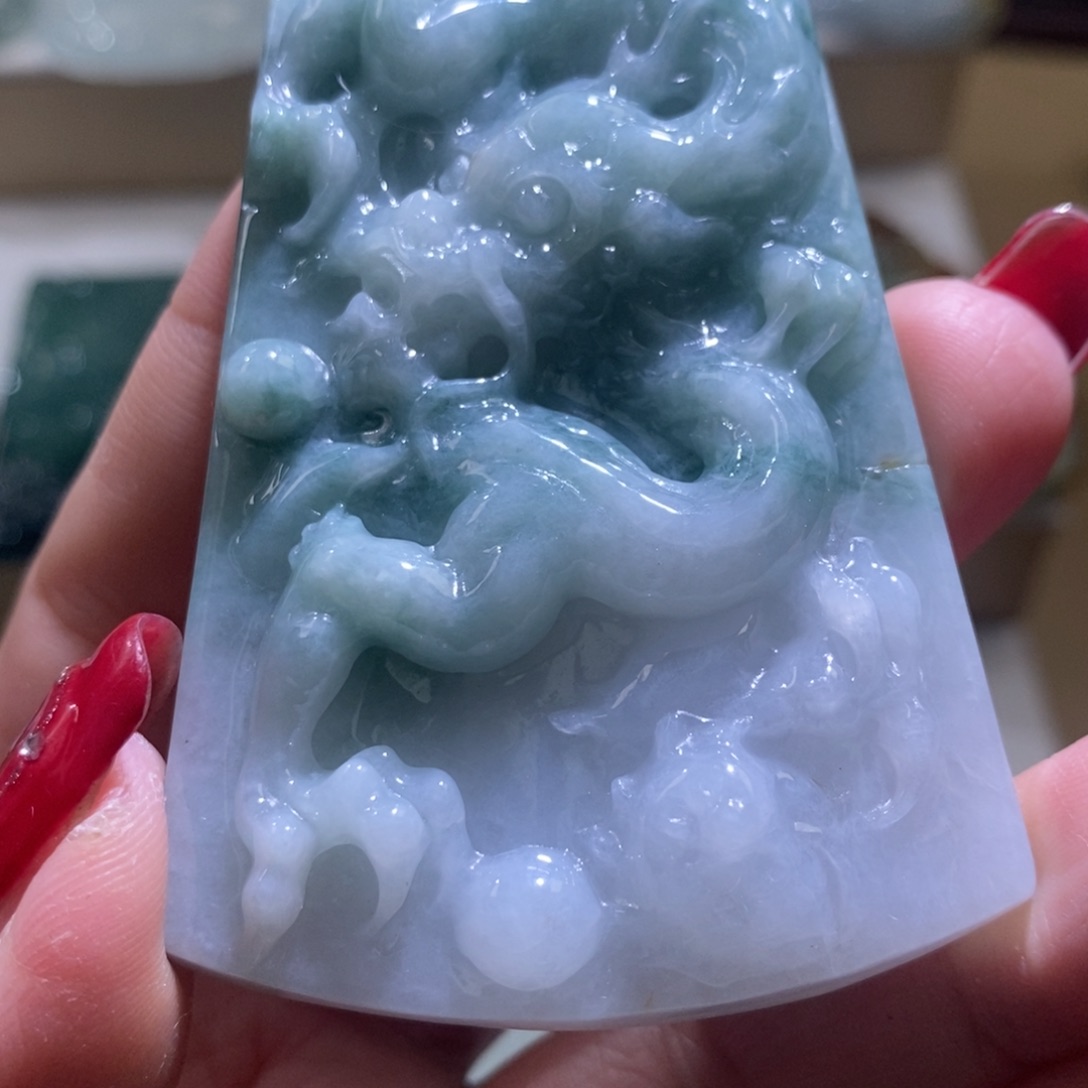 【闪购商品】翡翠颈饰未镶嵌龙牌