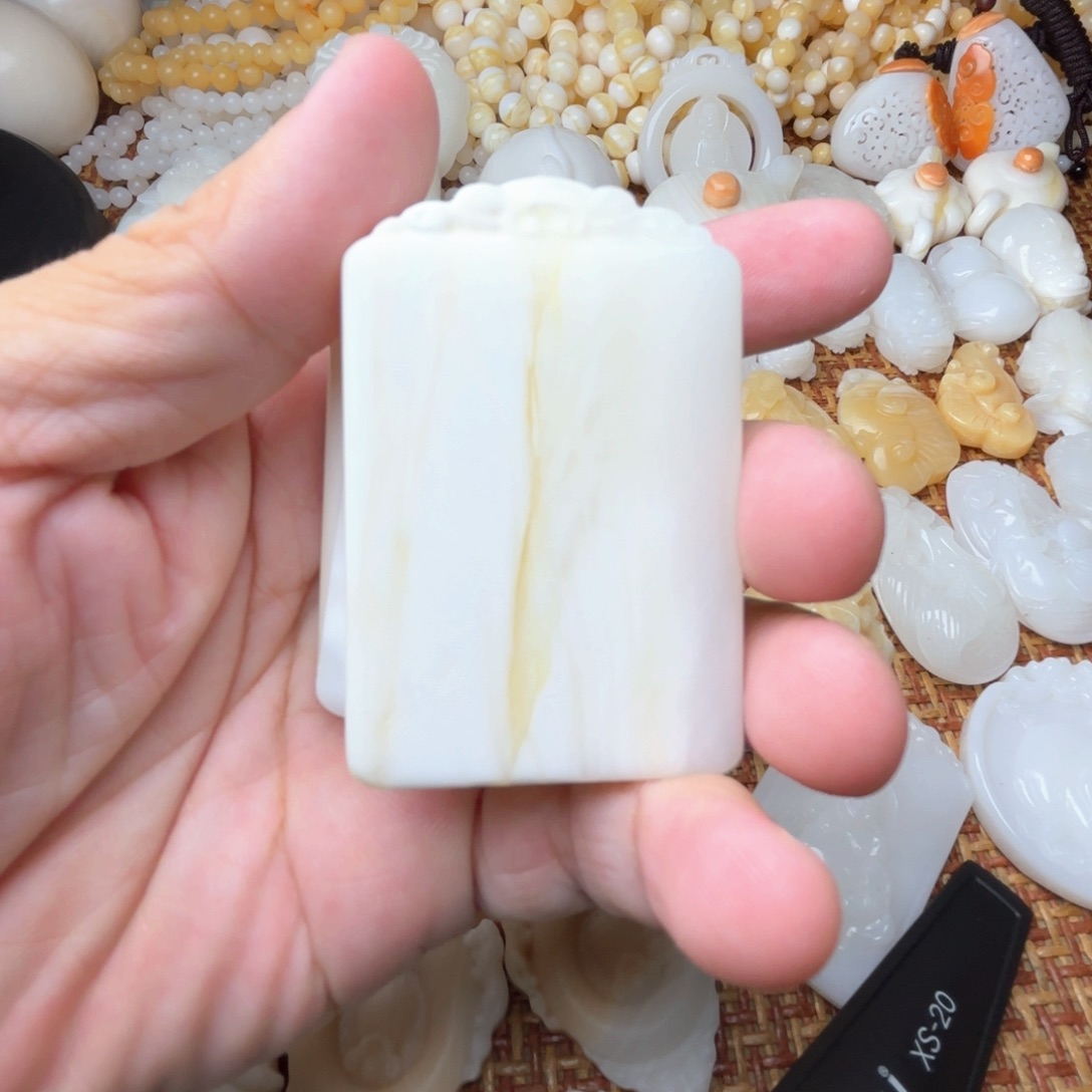 贝壳非金属无事牌带黄全品