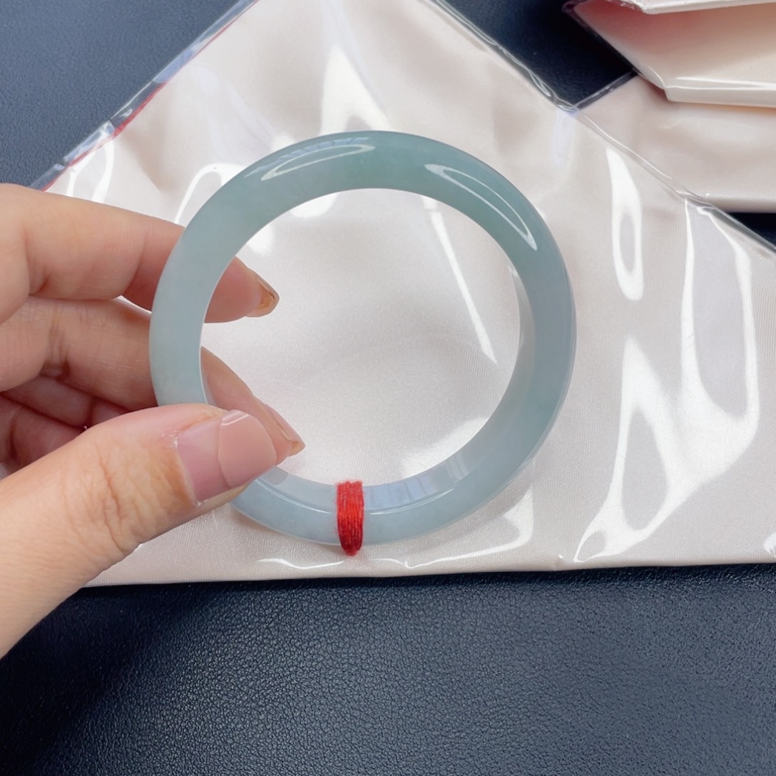 翡翠未镶嵌手镯冰胶蓝绿