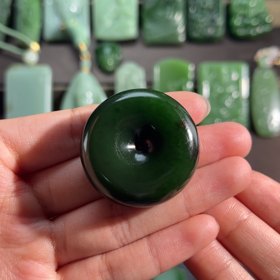 和田玉定制未镶嵌嘿**?