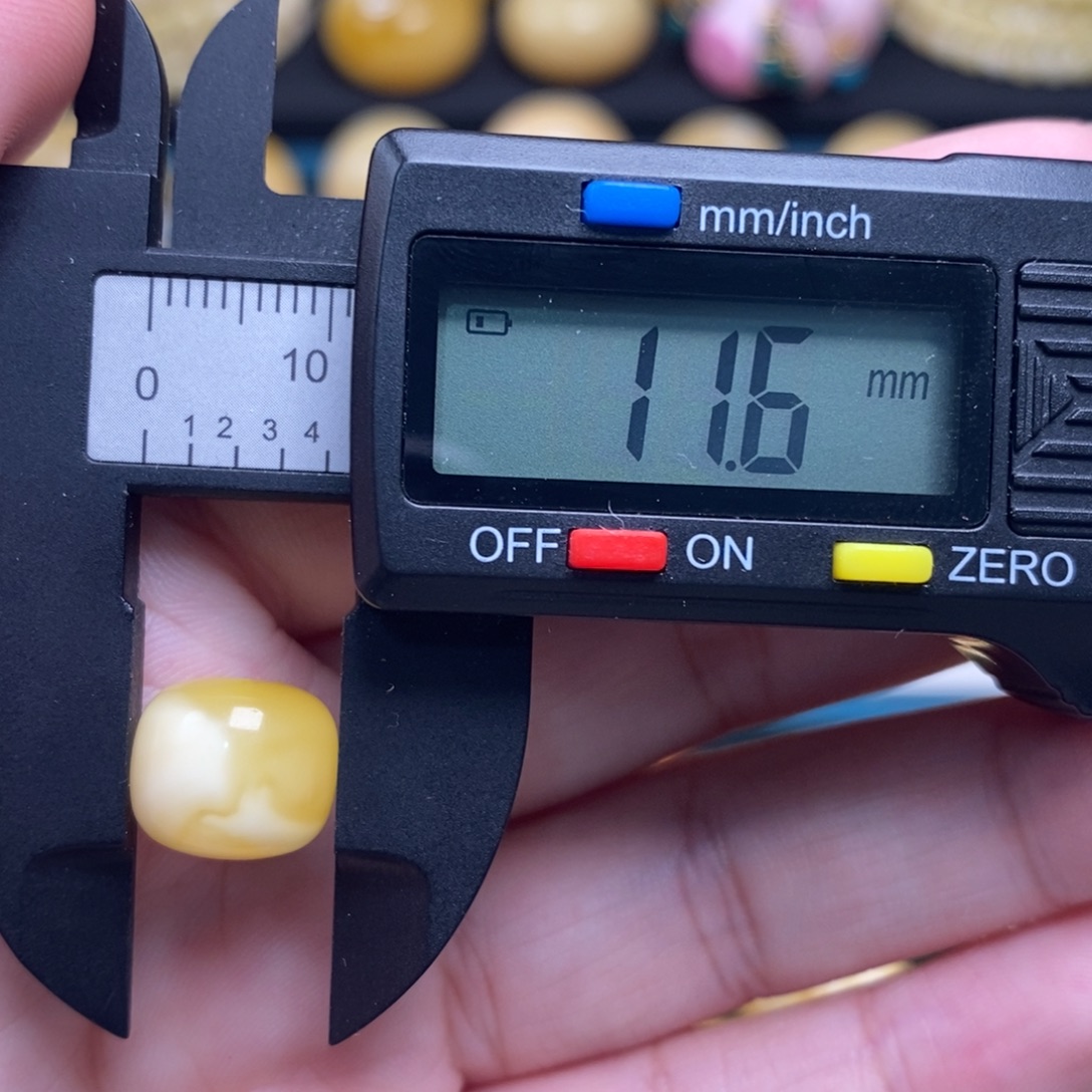 蜜蜡未镶嵌珠宝奇石