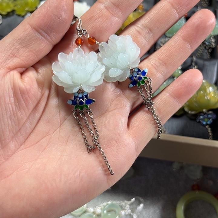 蛇纹石玉耳饰合金