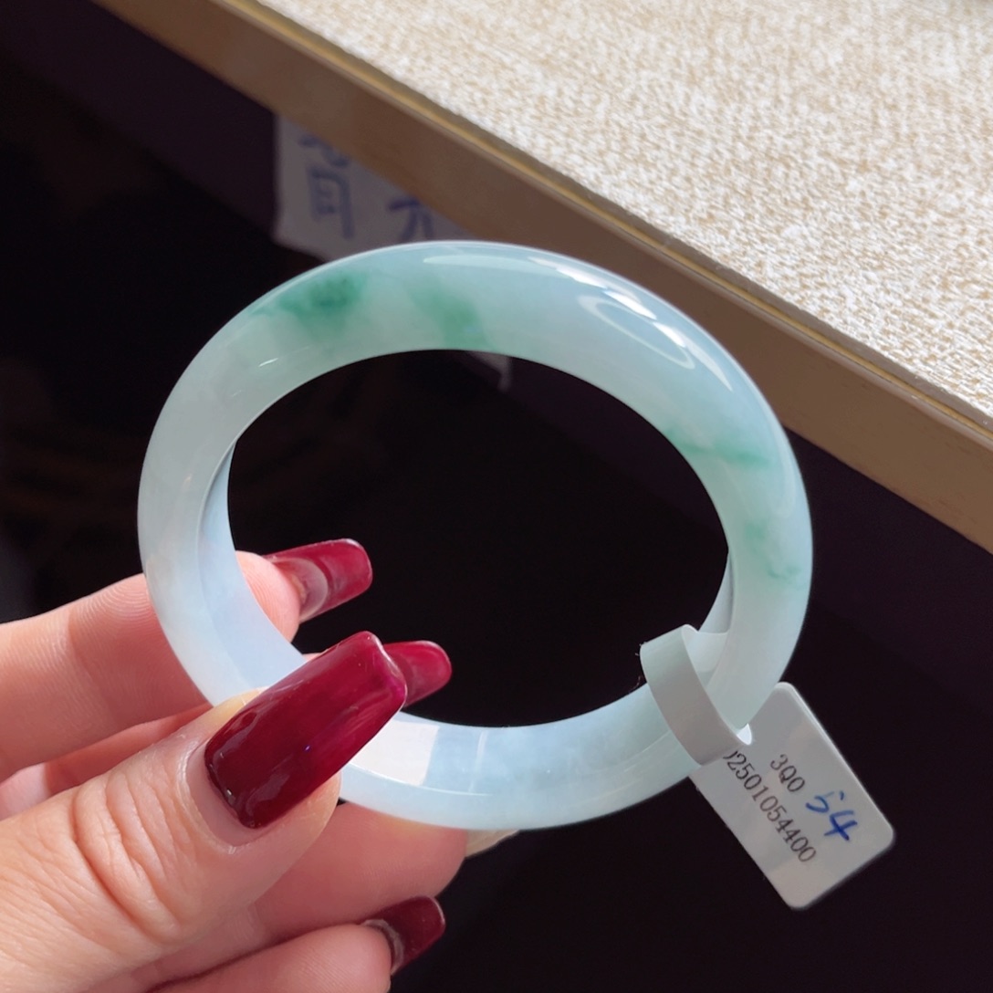 翡翠手镯未镶嵌手镯