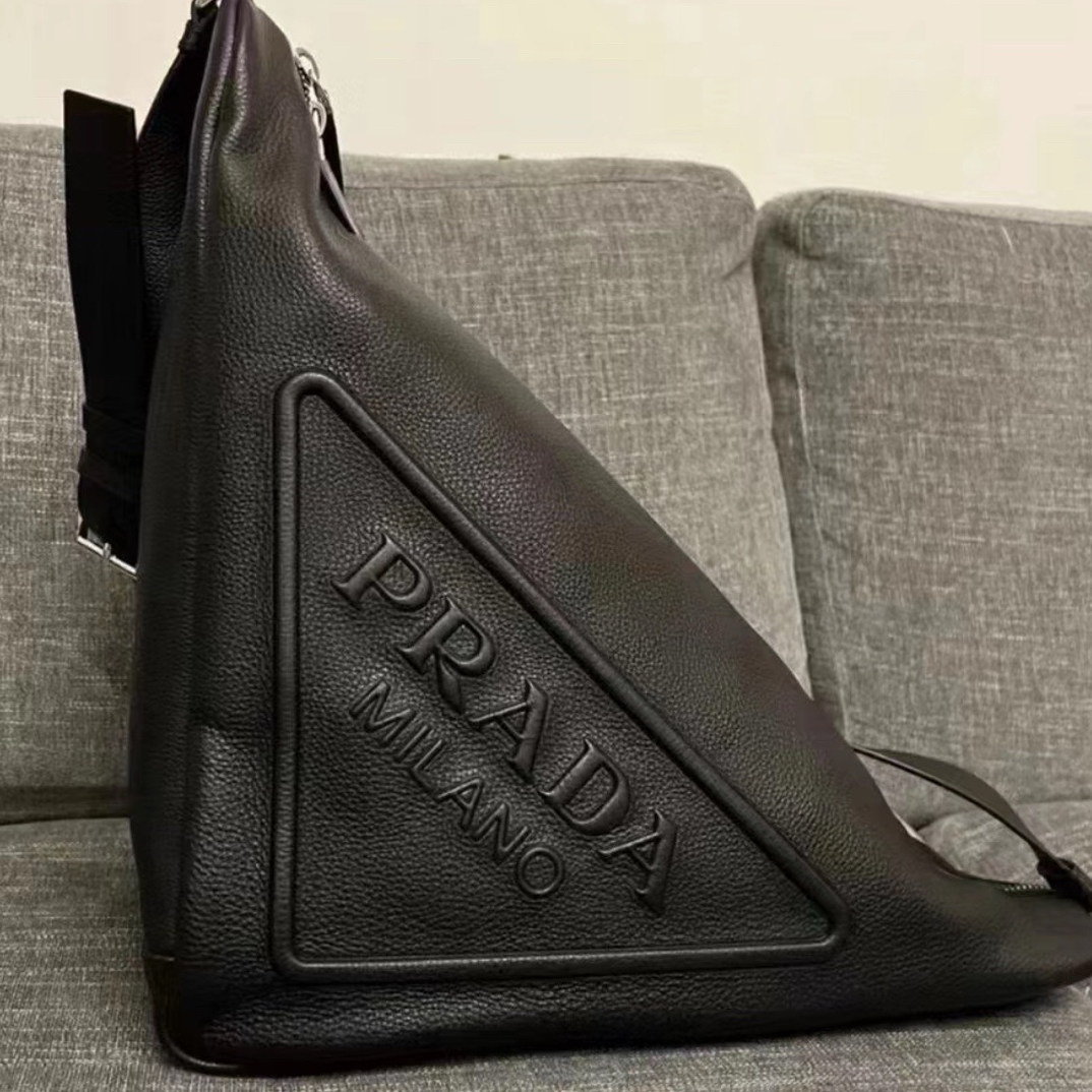 99新 Prada/普拉达 黑色大号triangle中号全皮三角包57*30奢侈