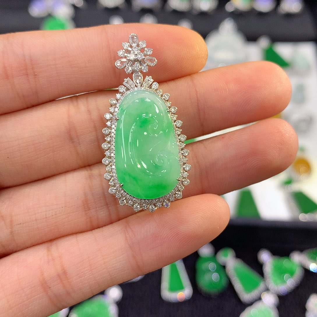 【闪购商品】翡翠吊坠(不含链)18K金镶嵌如意