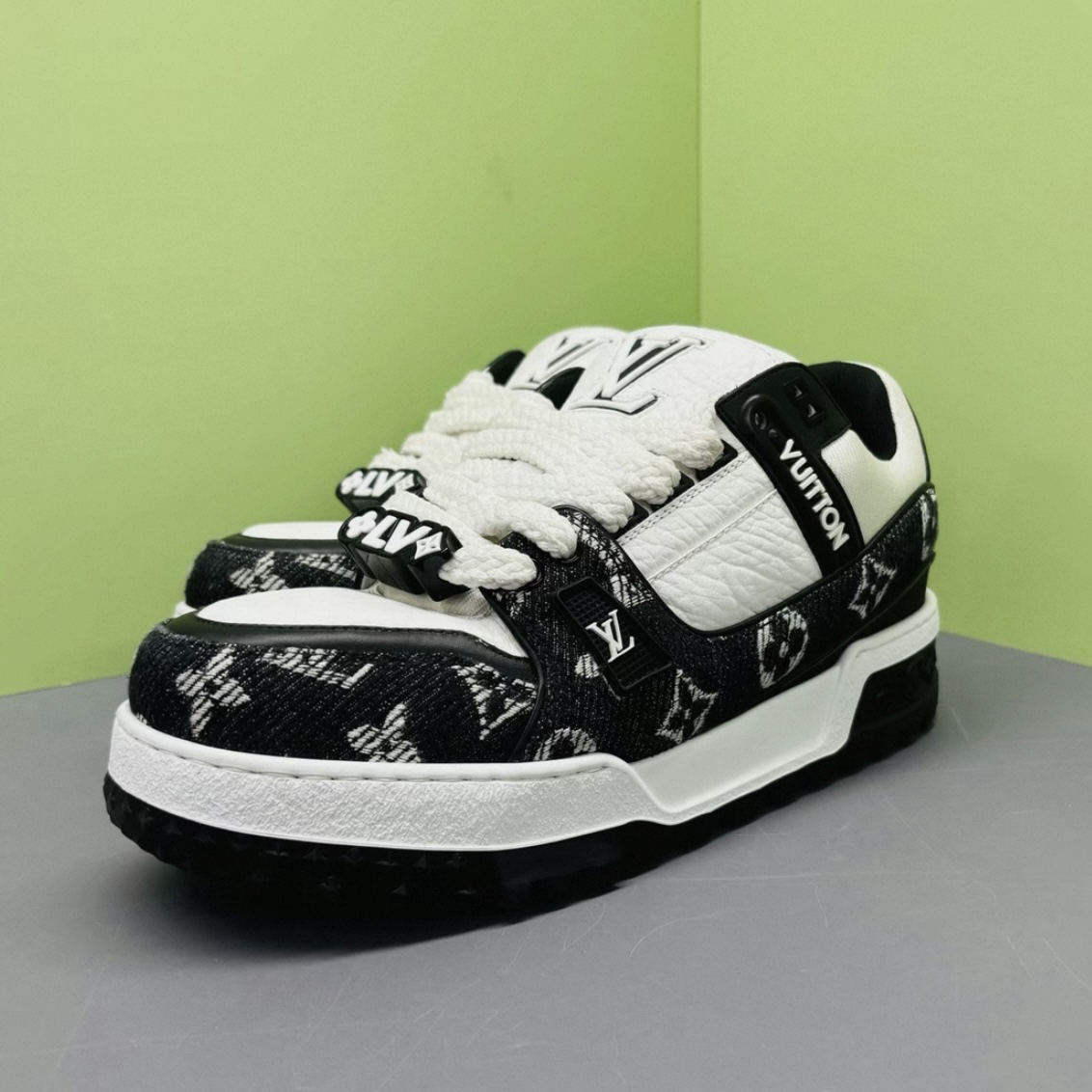 99新 LouisVuitton/路易威登 39码新款trainer黑白牛仔小胖丁板鞋