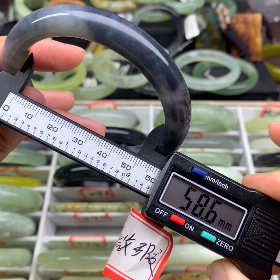 蛇纹石玉未镶嵌手镯895