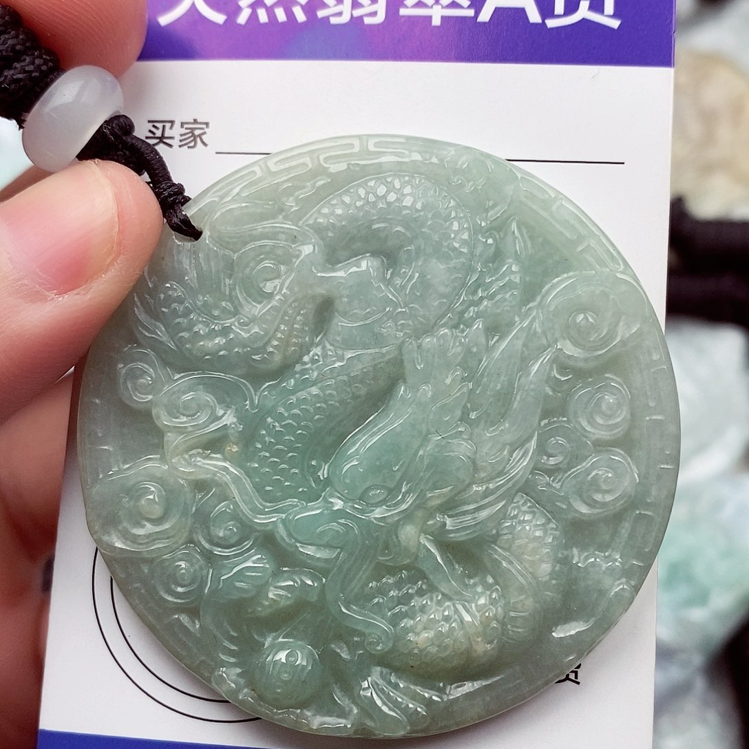 翡翠挂件未镶嵌翡翠