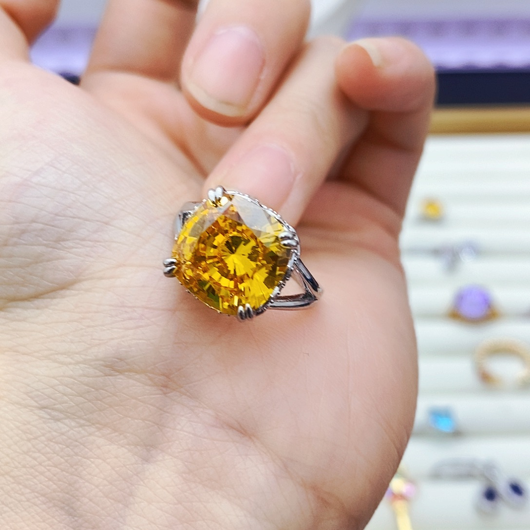 戒指蓝宝石未镶嵌