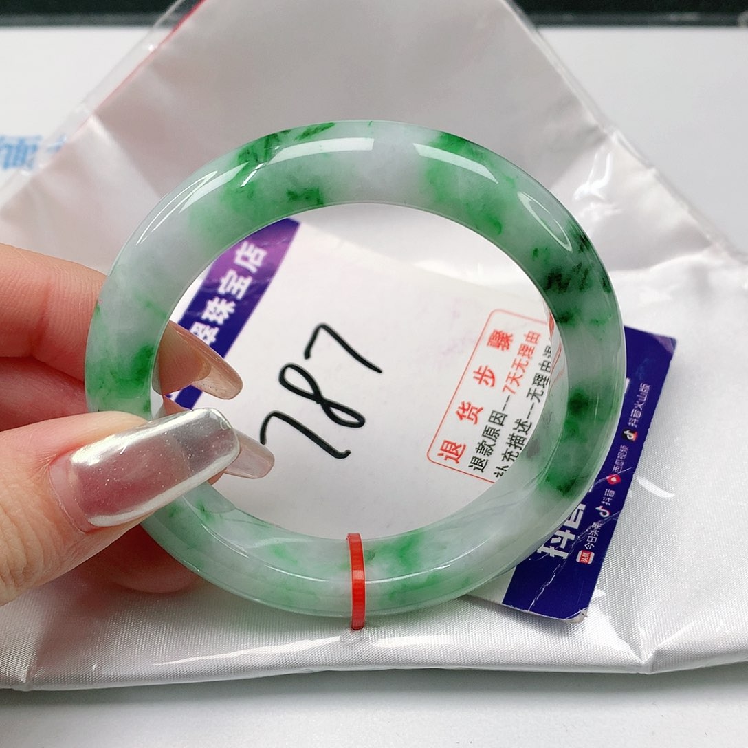 翡翠手镯未镶嵌翡翠手镯