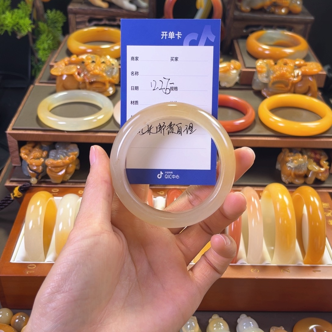 未镶嵌手镯石英质玉