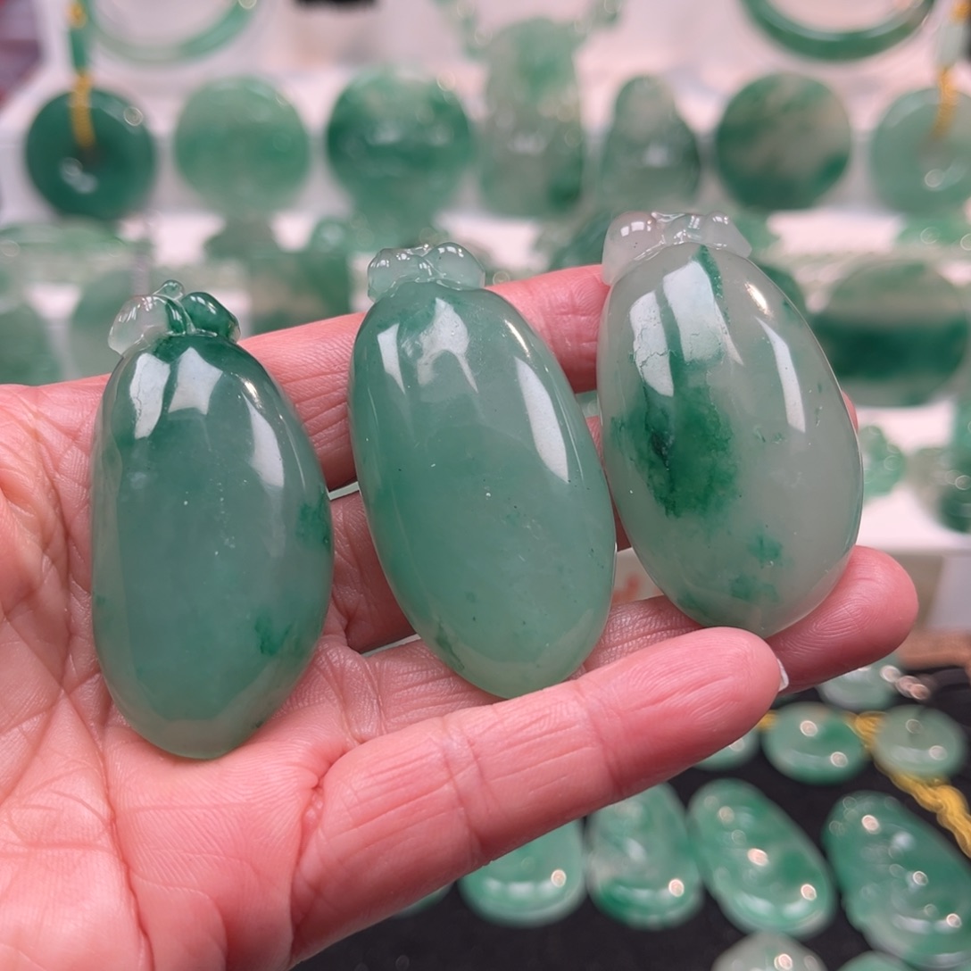 石英质玉吊坠(不含链)合金