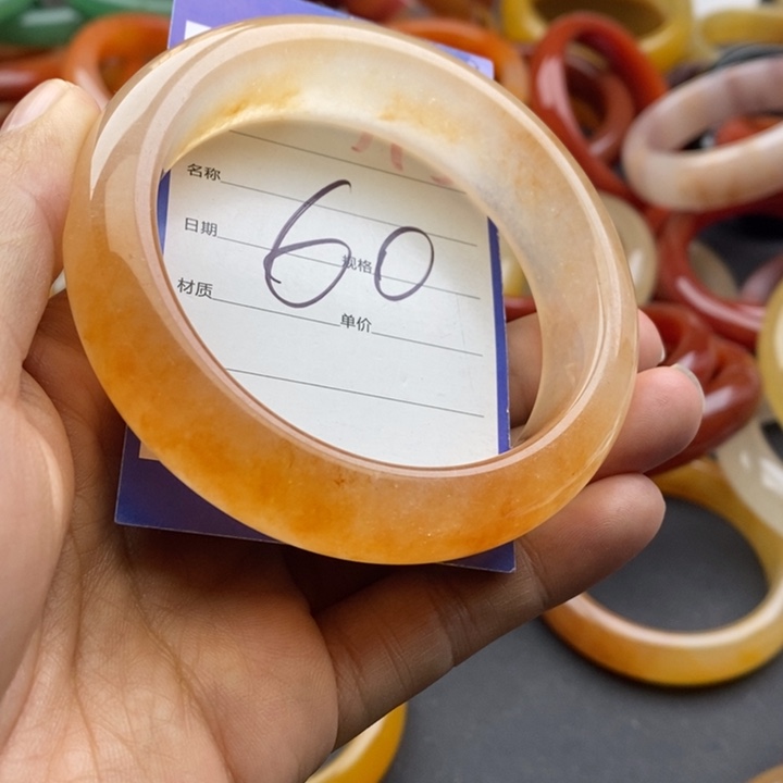 未镶嵌手镯石英质玉