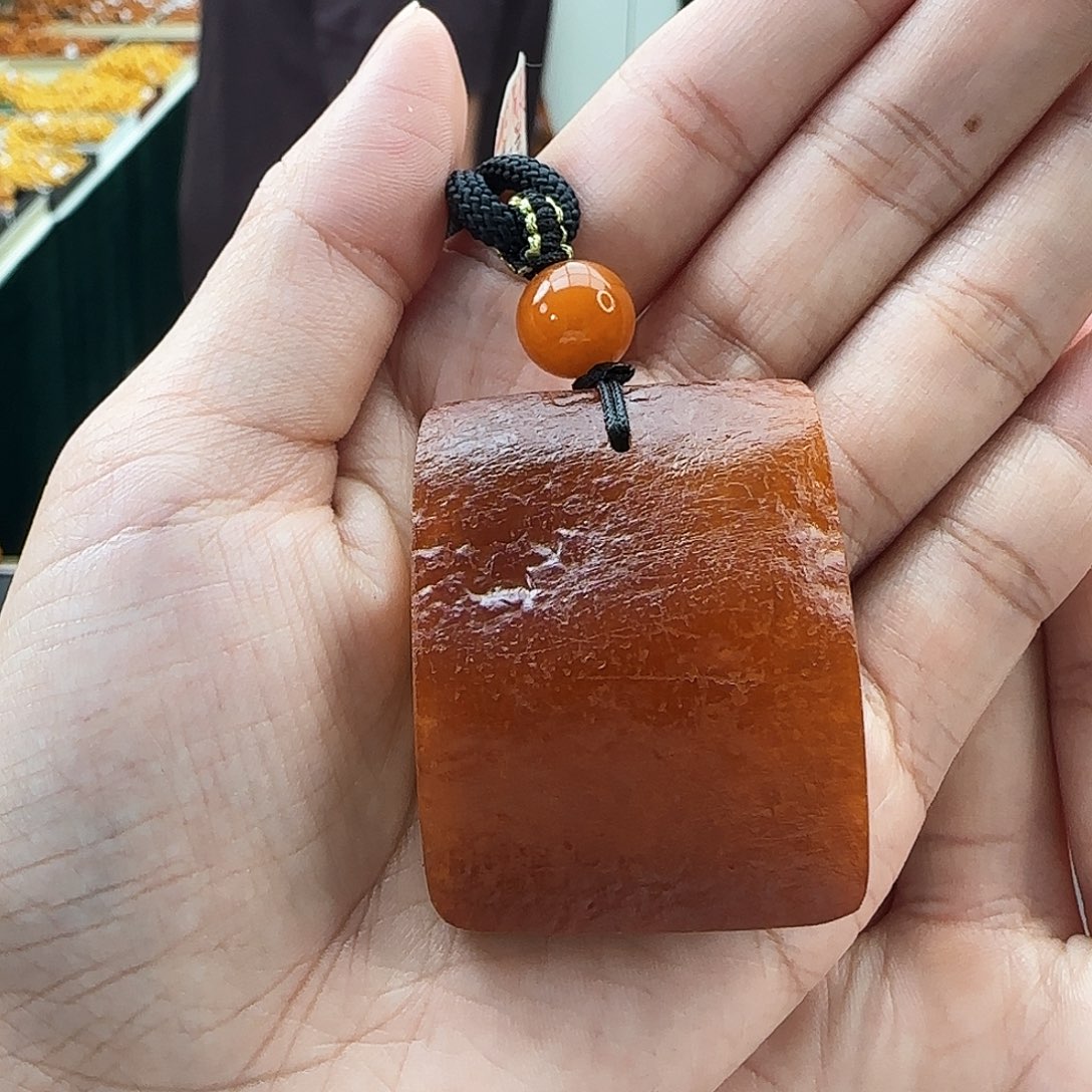 未镶嵌颈饰琥珀吊坠