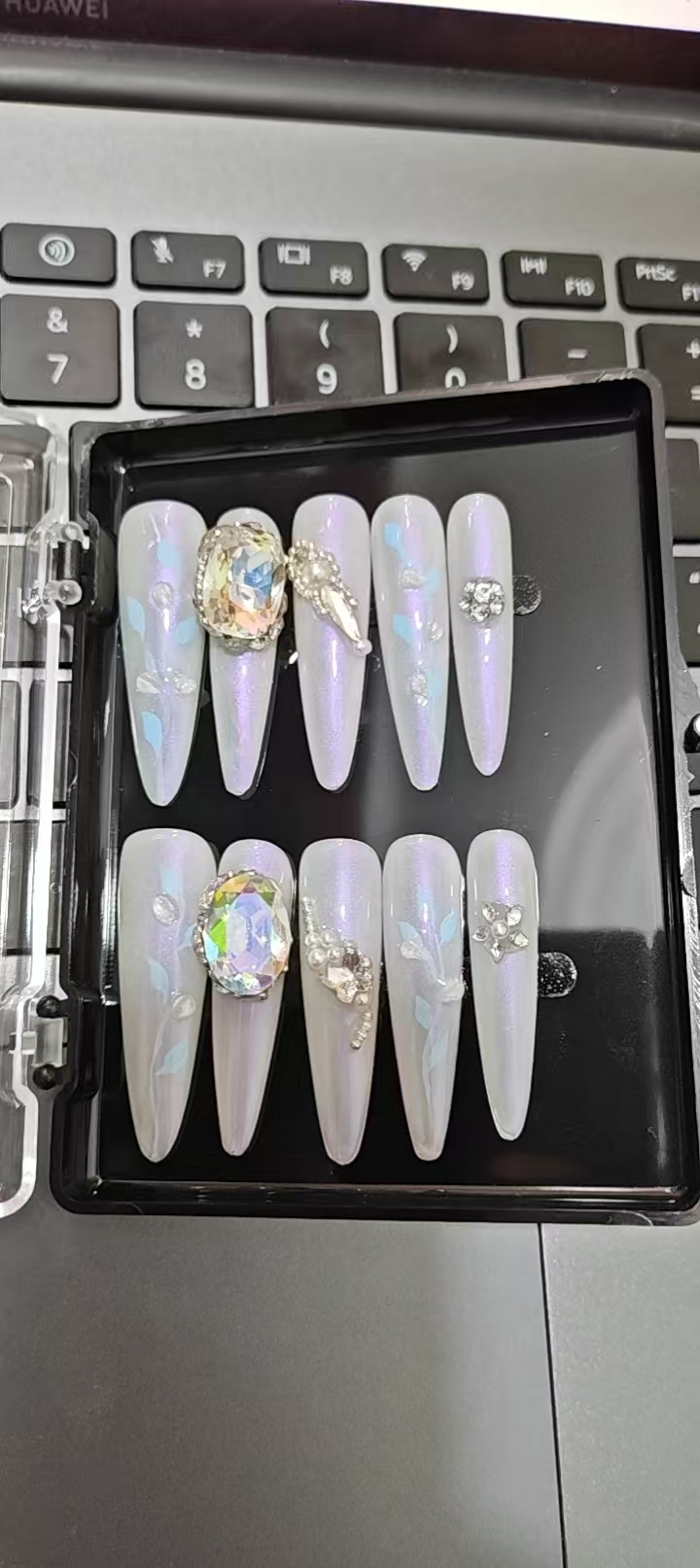 长款手工裸色猫眼香槟高级显白爆闪百搭穿戴美甲