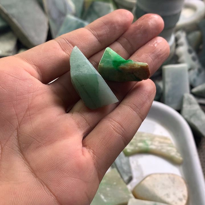 翡翠裸石色花加辣阳绿