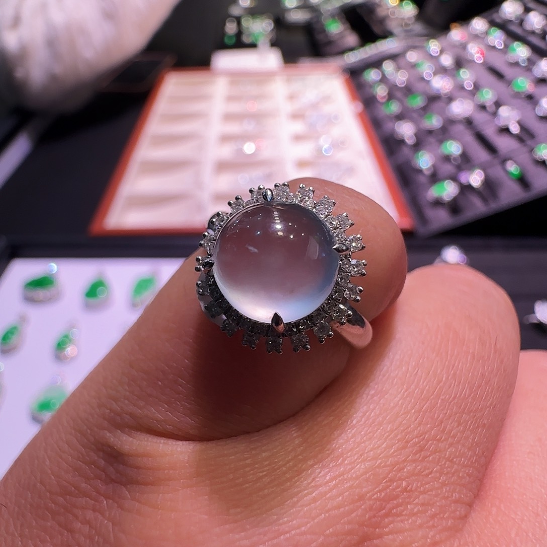 翡翠18K金镶嵌戒指