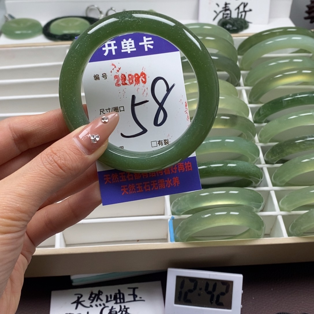 蛇纹石玉手镯未镶嵌