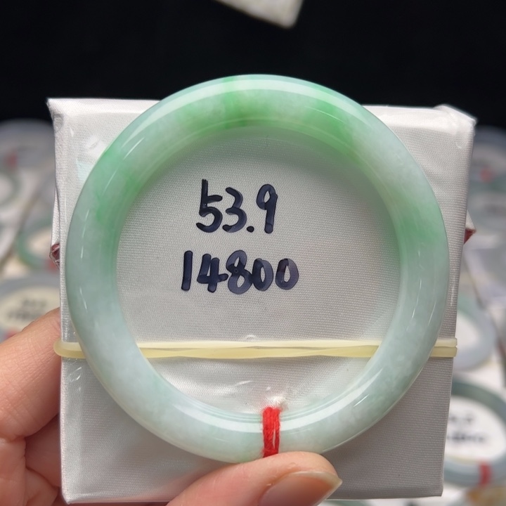 翡翠未镶嵌手镯（圆镯）