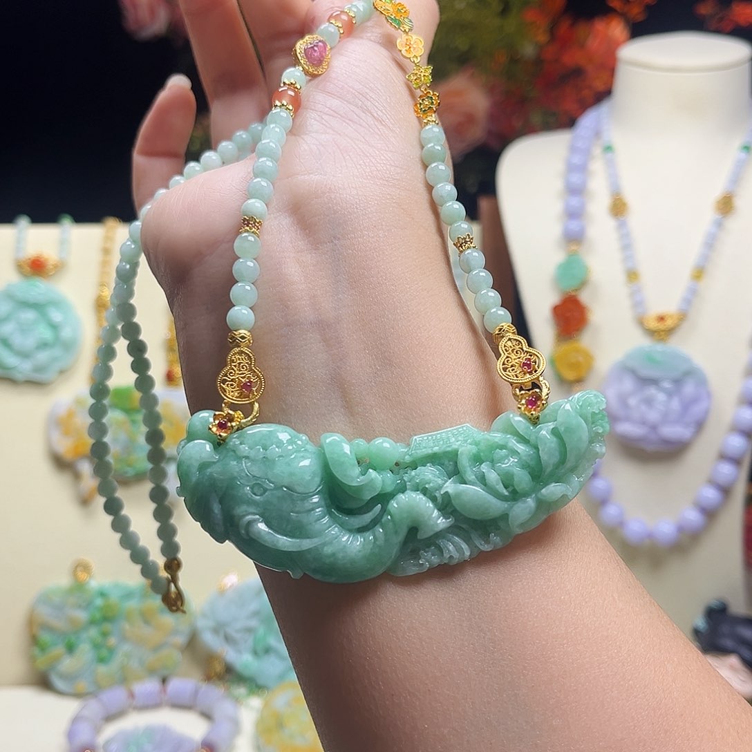 翡翠颈饰未镶嵌天然