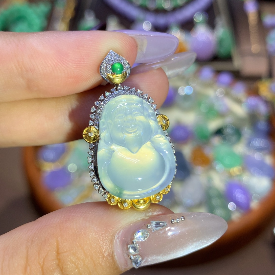 颈饰18K金镶嵌翡翠