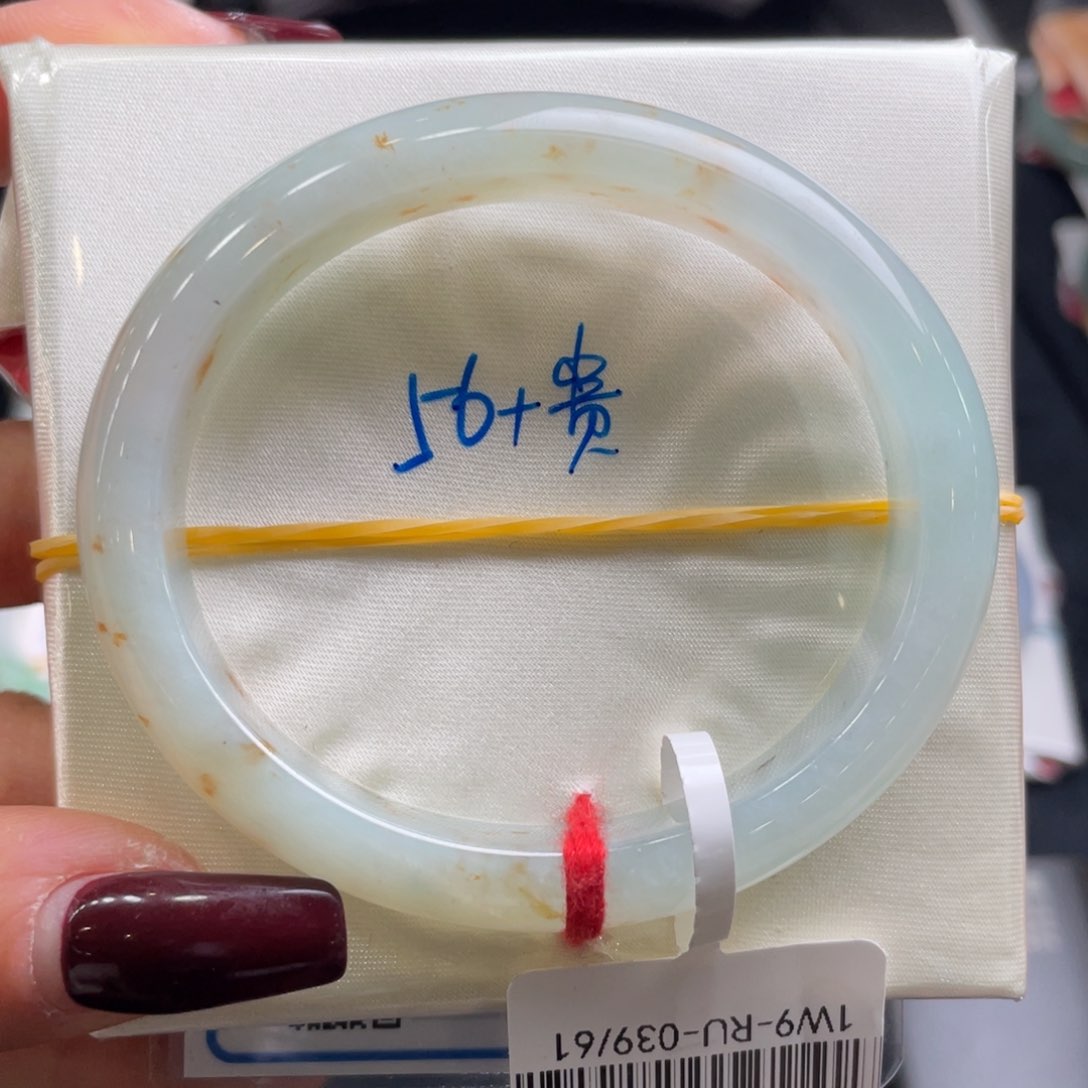 翡翠手镯未镶嵌翡翠手镯