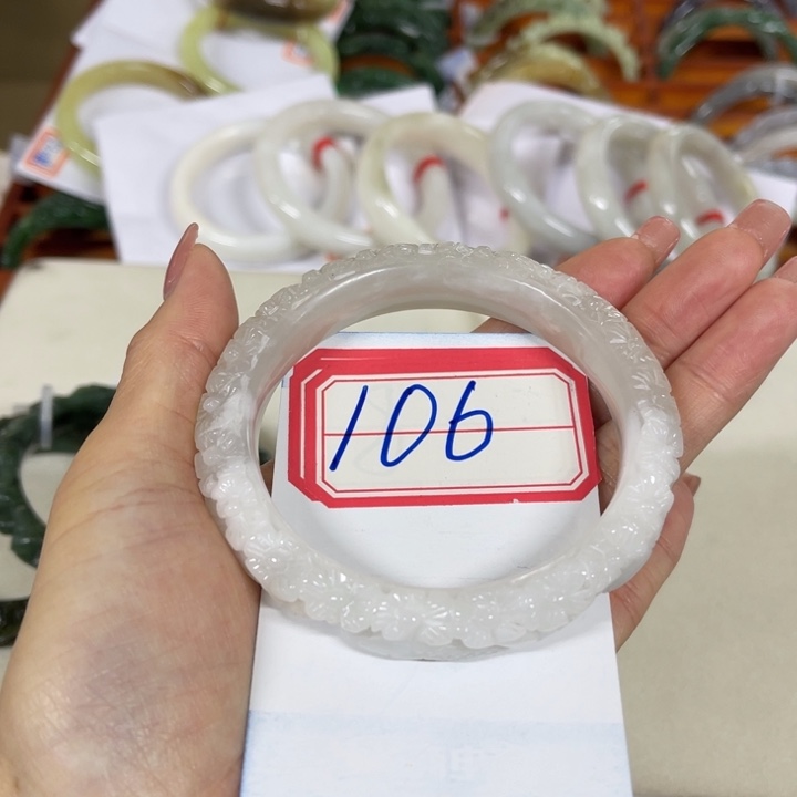 和田玉未镶嵌手镯