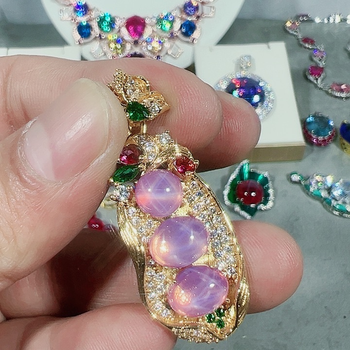 红宝石颈饰未镶嵌