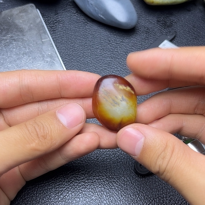 和田玉未镶嵌把件