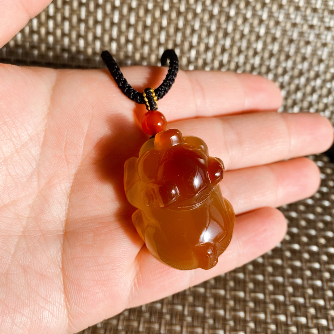 江料北红玛瑙鸿运当头俏色生肖猪吊坠发财猪小茶宠摆件小猪把玩件