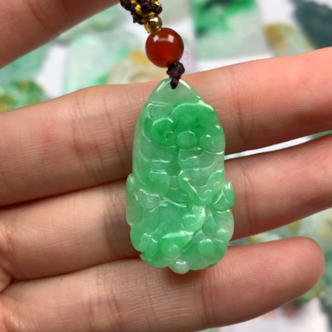 翡翠颈饰未镶嵌翡翠