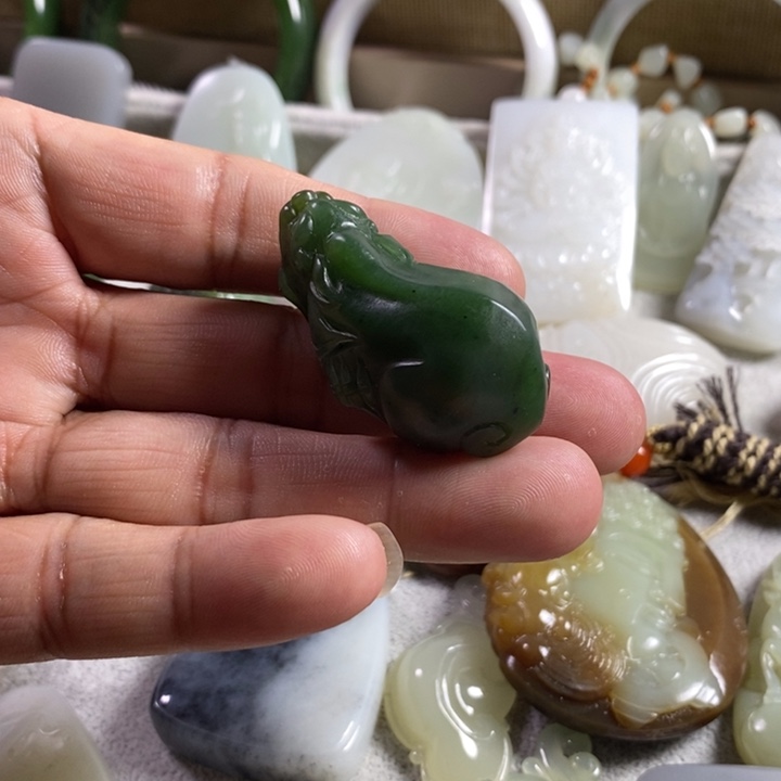 和田玉（碧玉）未镶嵌挂件