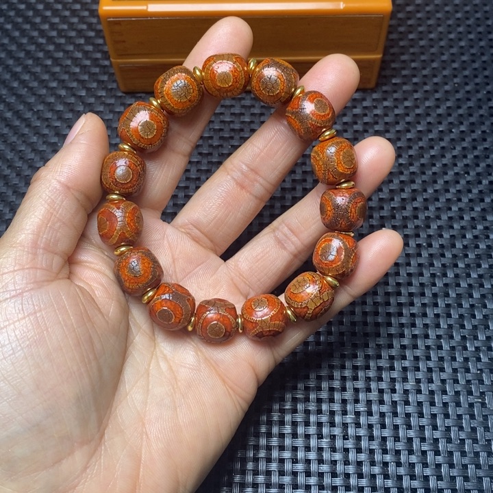 沈***人玛瑙/玉髓未镶嵌手链