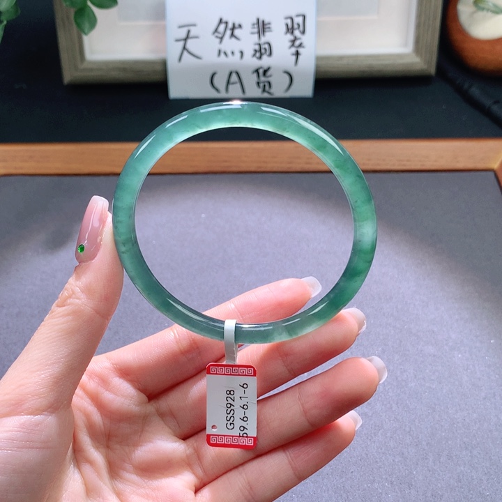翡翠手镯未镶嵌天然翡翠手镯